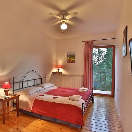 רוביני Rooms And Apartment Feral מראה חיצוני תמונה