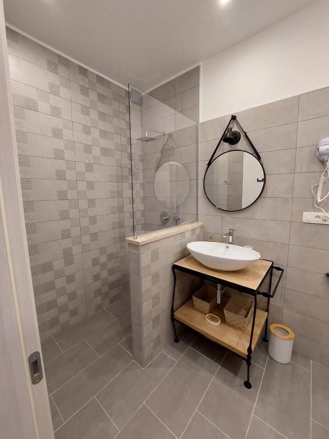 רוביני Rooms And Apartment Feral מראה חיצוני תמונה