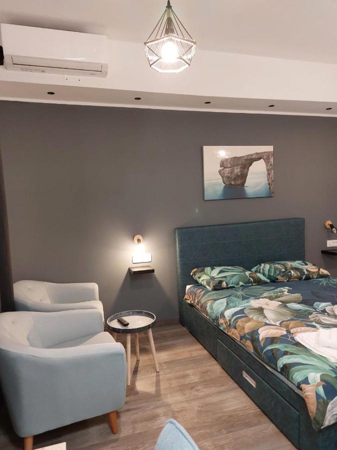 רוביני Rooms And Apartment Feral מראה חיצוני תמונה
