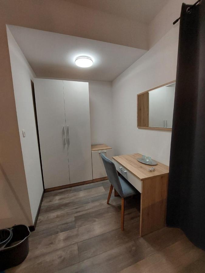 רוביני Rooms And Apartment Feral מראה חיצוני תמונה