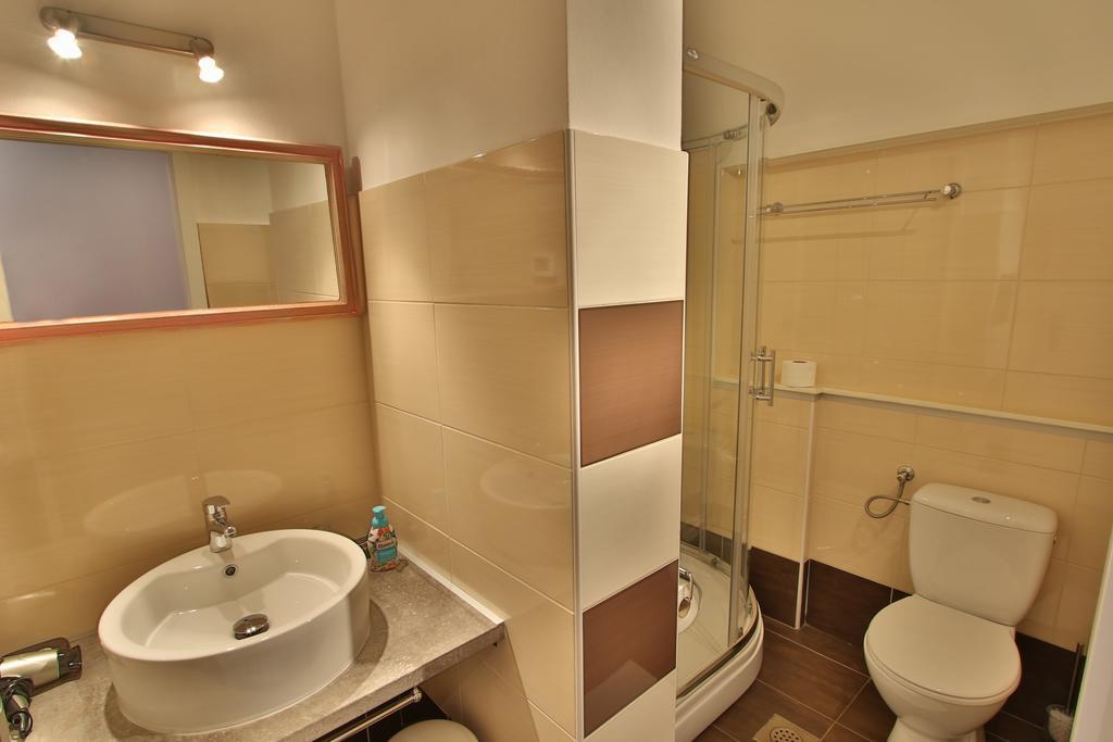 רוביני Rooms And Apartment Feral מראה חיצוני תמונה