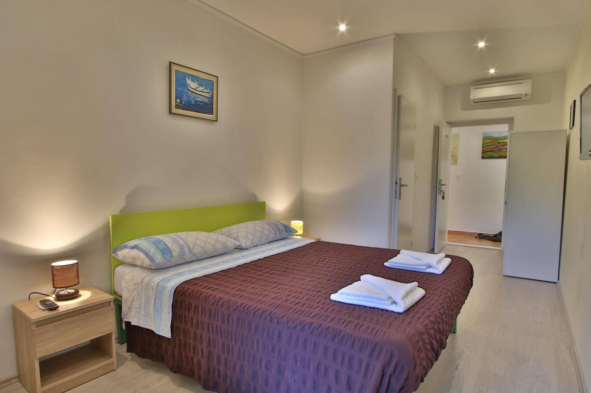 רוביני Rooms And Apartment Feral מראה חיצוני תמונה