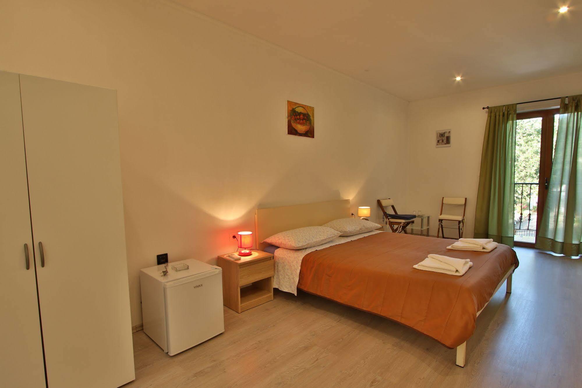 רוביני Rooms And Apartment Feral מראה חיצוני תמונה