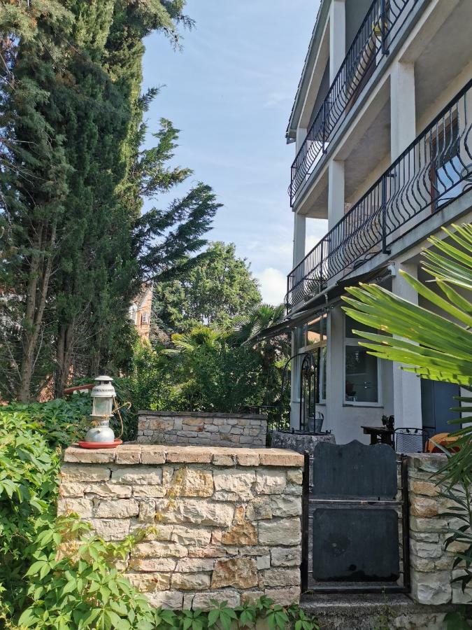 רוביני Rooms And Apartment Feral מראה חיצוני תמונה